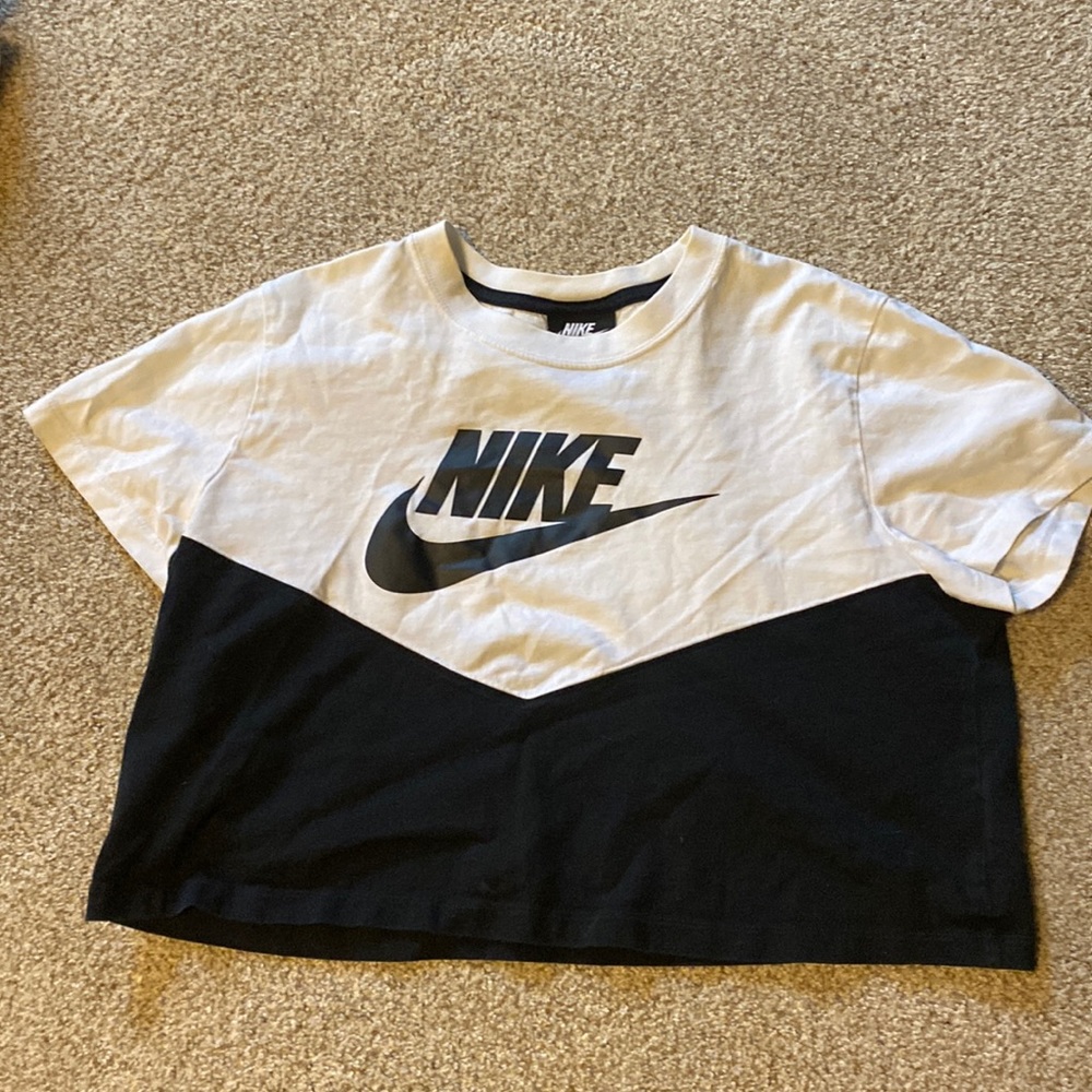 large nike cropped tee